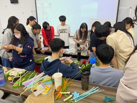 LINE_ALBUM_花時間做朵花，送給你_241128_4.jpg